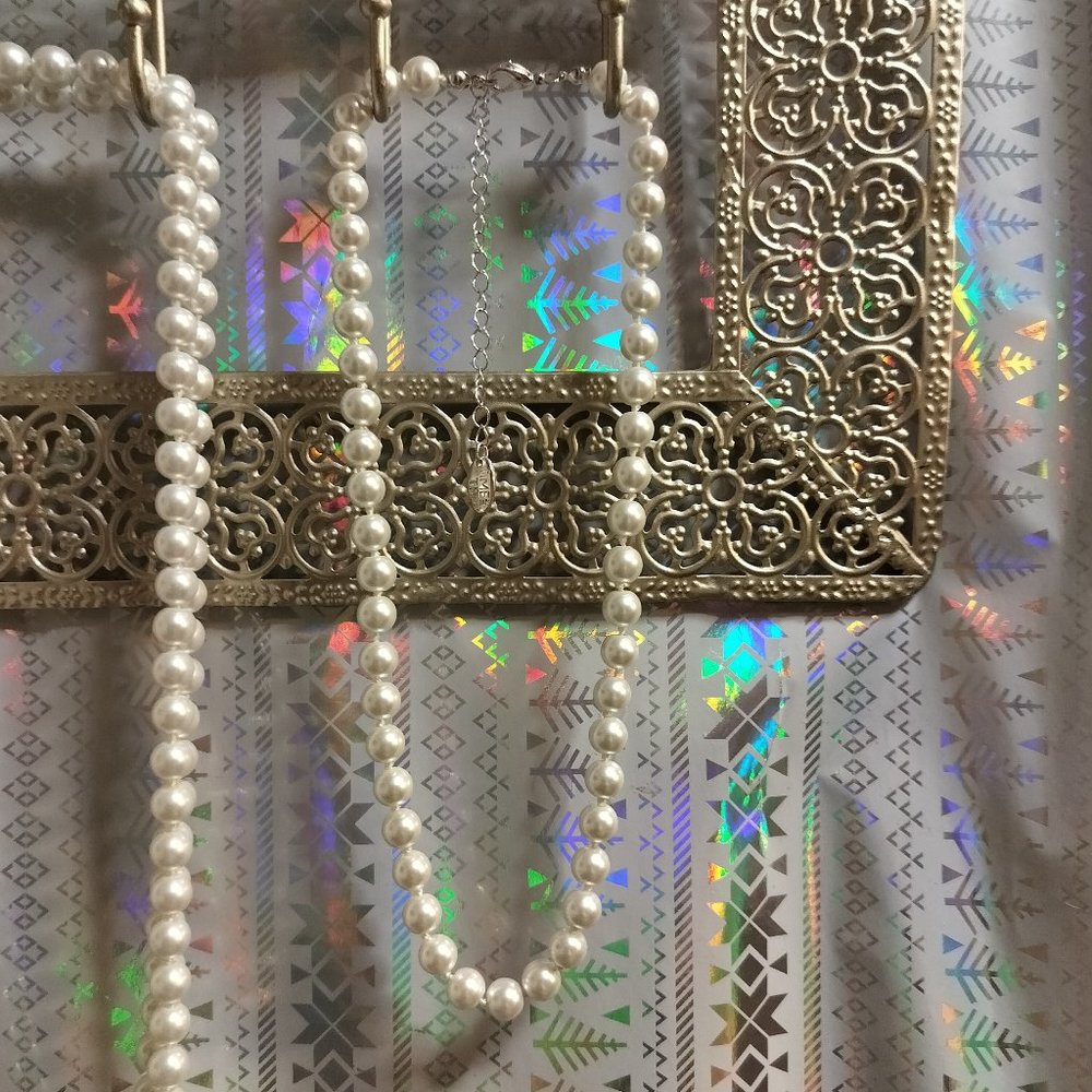 3 beautiful pearl necklaces.